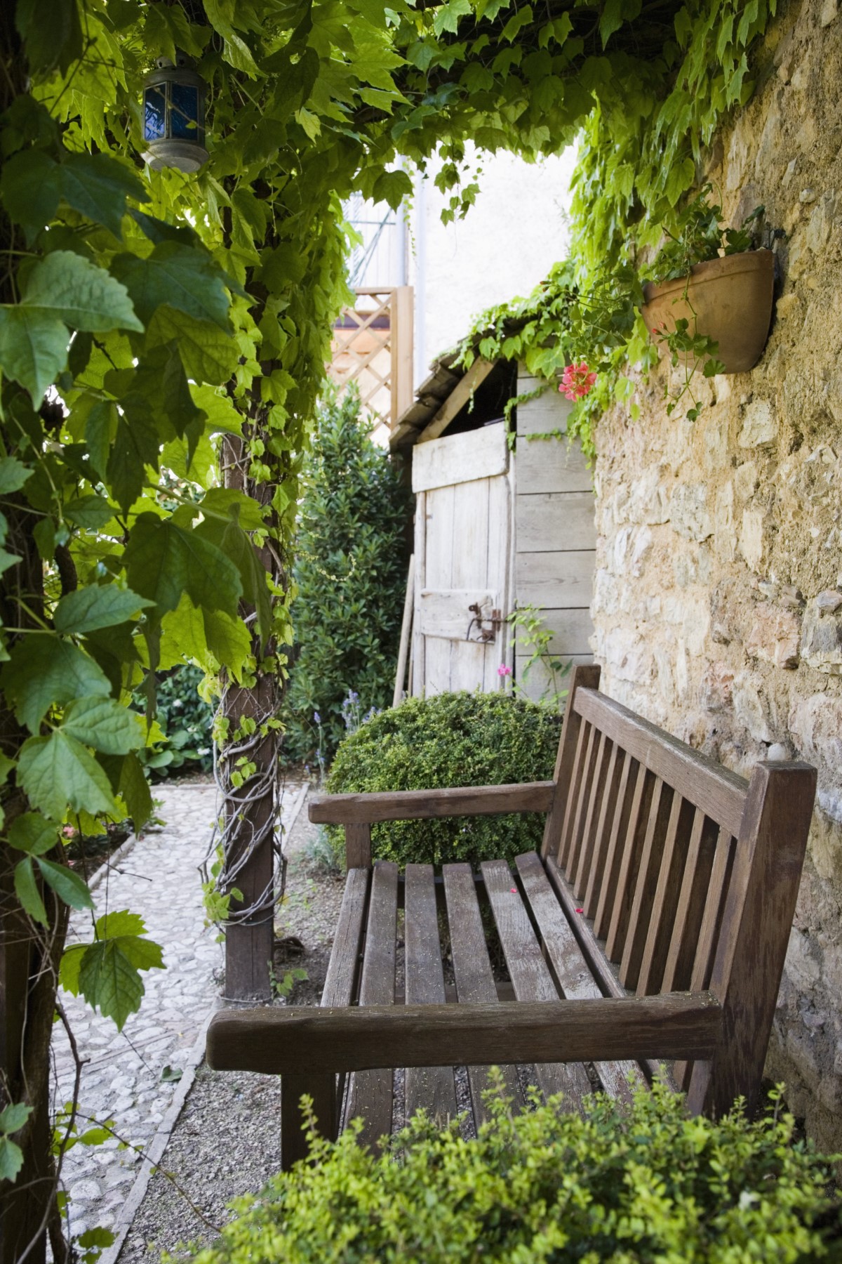 Bancs avec espace de rangement : les meubles coffre pour votre jardin