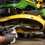 Éviter le problème d&rsquo;enclenchement de lame de tracteur tondeuse John Deere grâce à l&rsquo;entretien